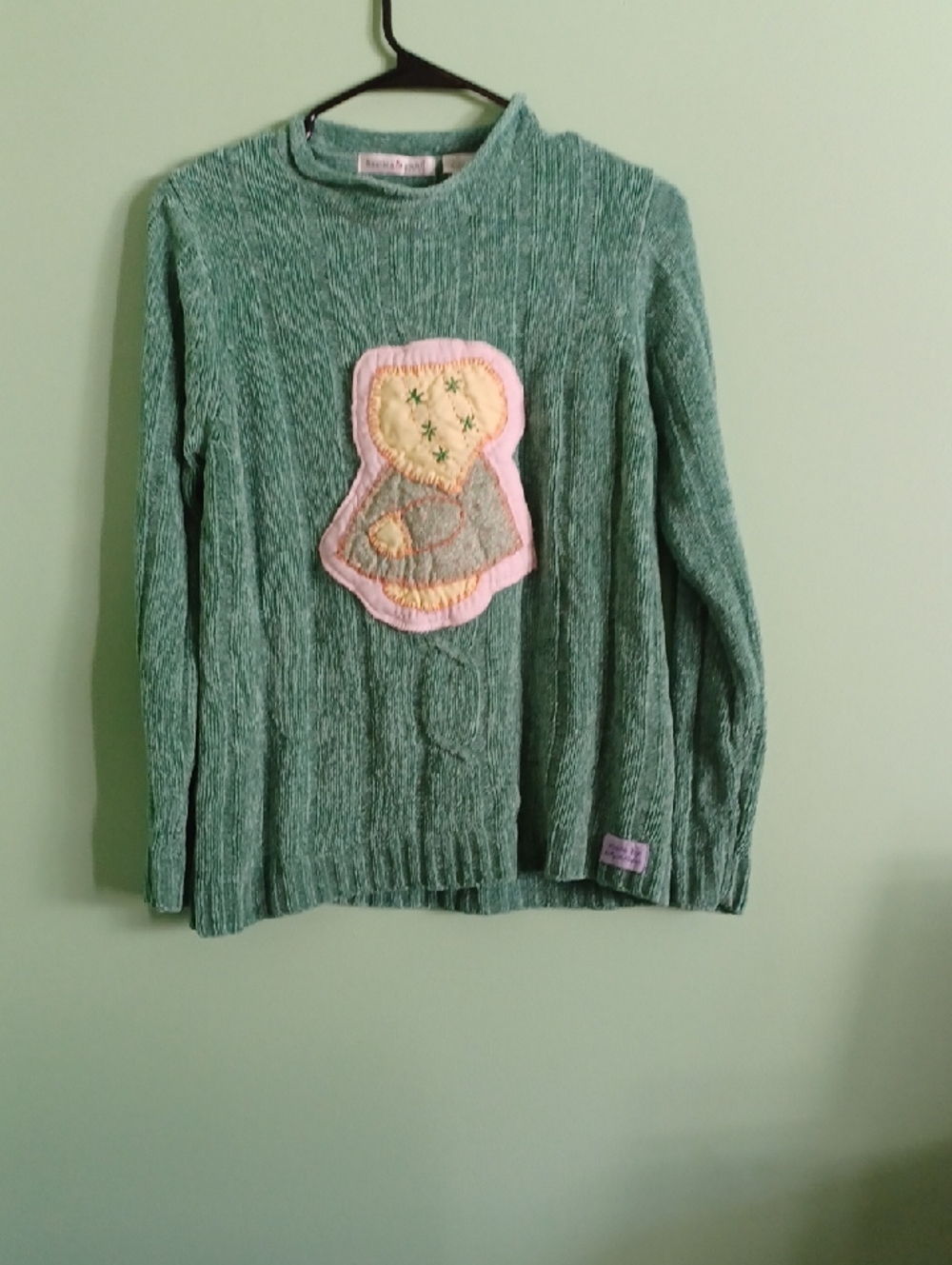 Lush Green Cable Knit Crewneck Sweater with Patch Applique